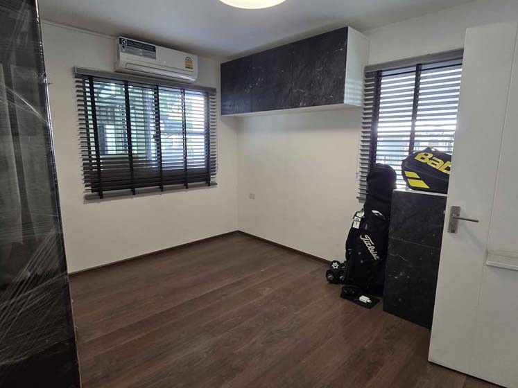 House with Shared Pool in Bangnatrad 